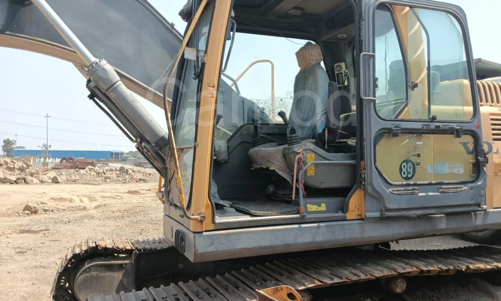 Volvo EC210B Excavator